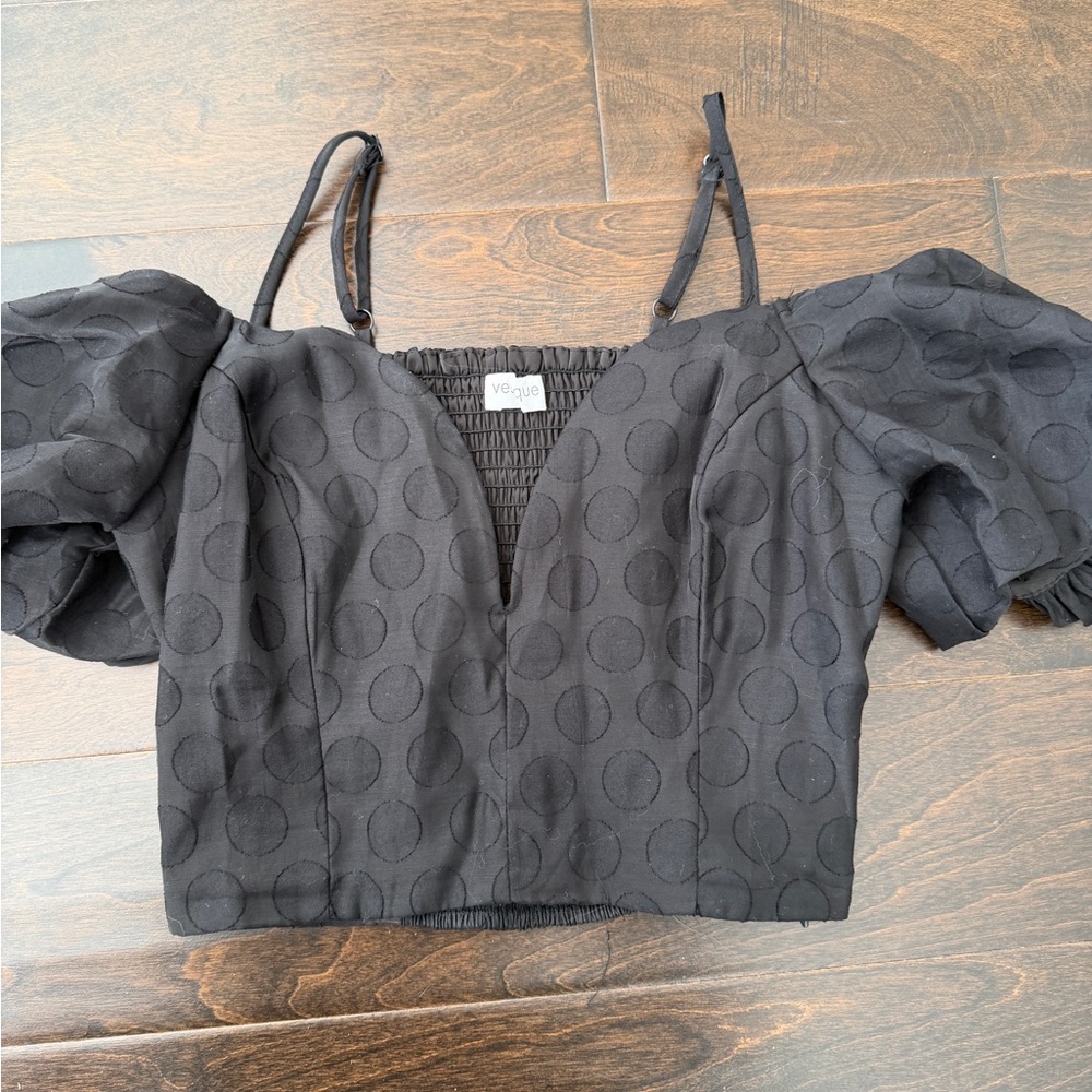 Vestique Black Puff Sleeve Top